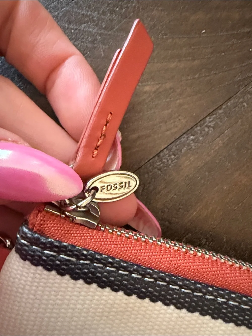 Fossil wristlet horizontal